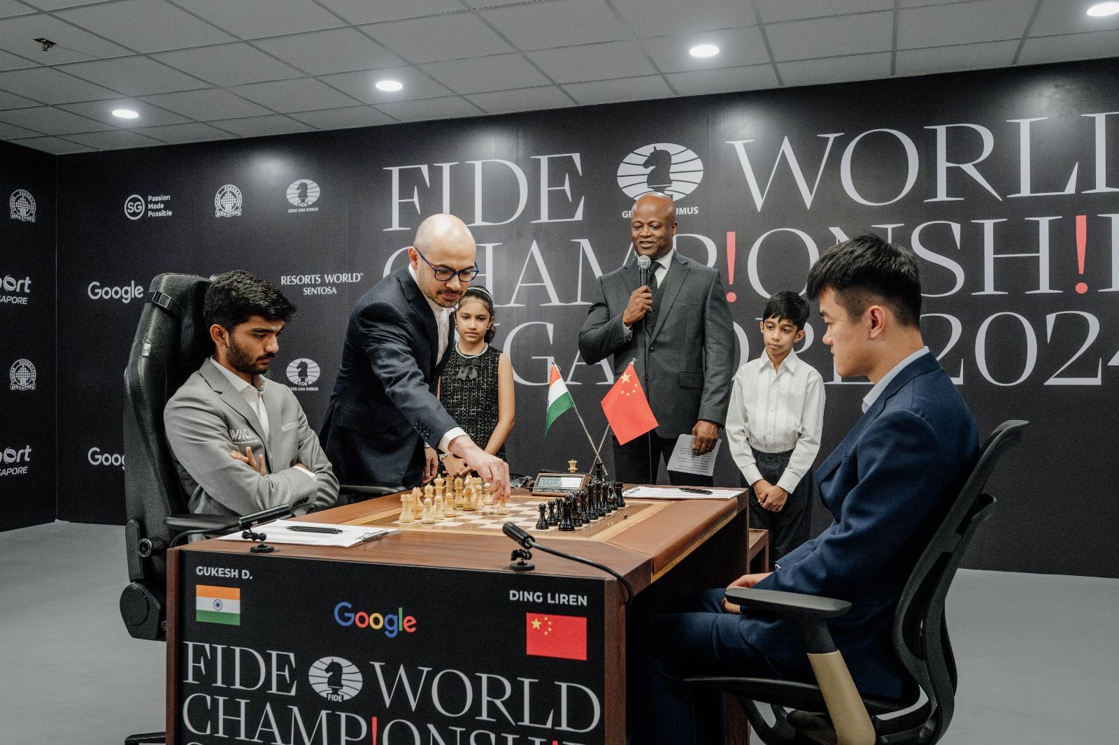 Demis Hassabis honorary first chess move at WCC